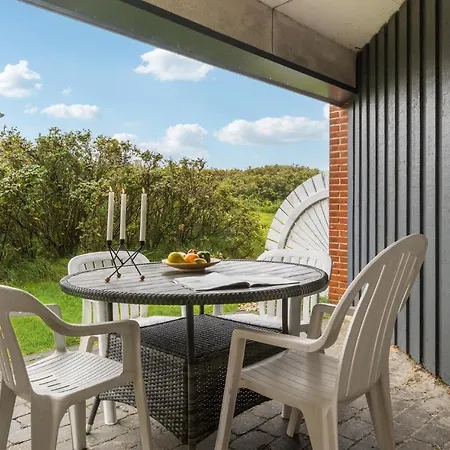 Apartment Bad, Lejl, 18