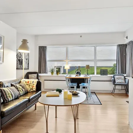 Apartment Bad, Lejl, 18 *